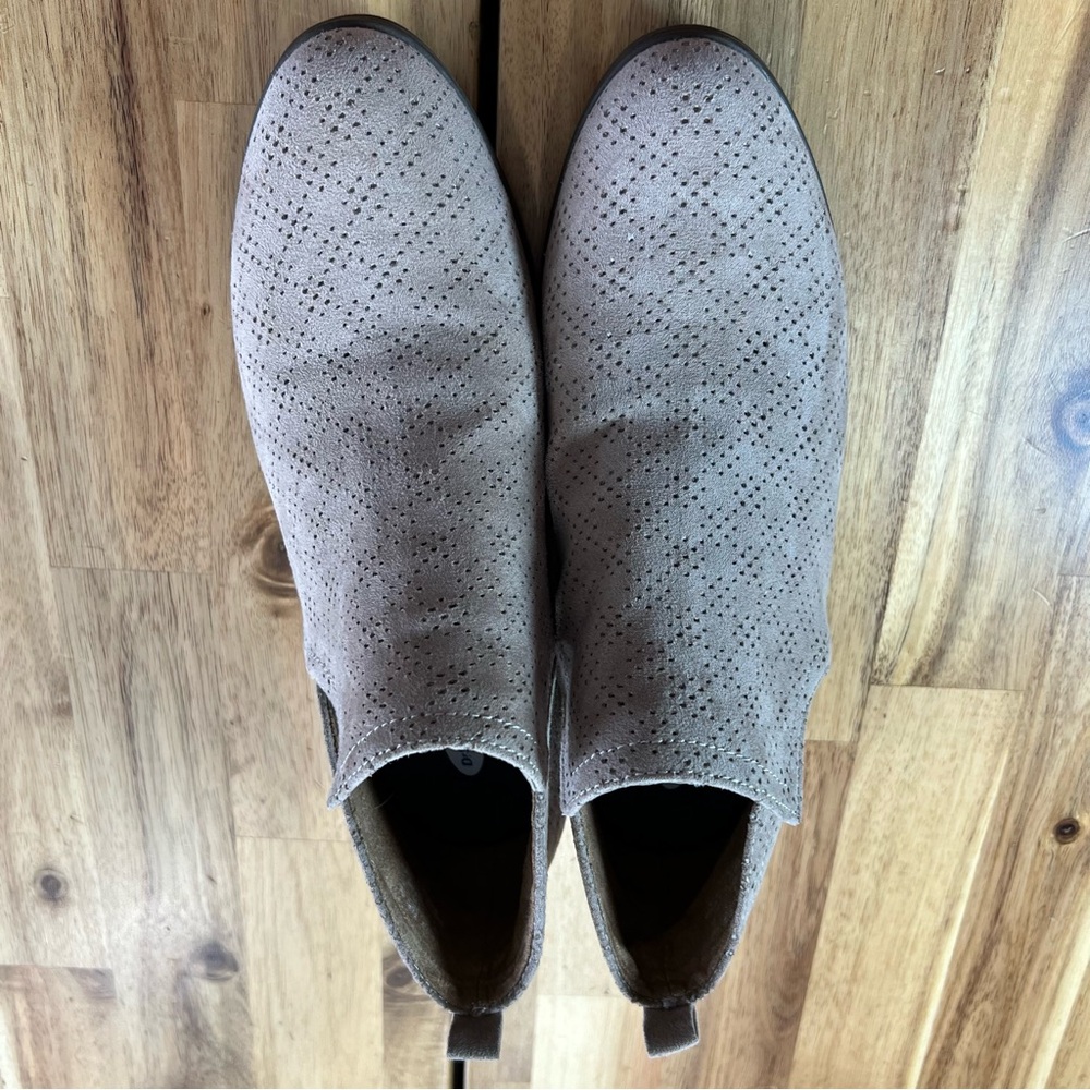 Dr. Scholl’s Taupe Perforated Ankle Booties Size 8 Slip-On Comfort Shoes - Picture 2 of 7